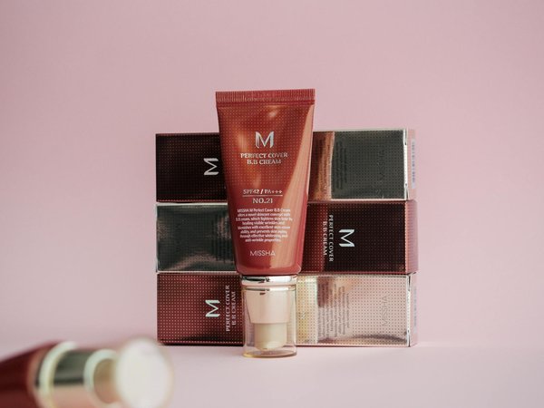 What are the best color combinations for a trendy winter outfit this year?